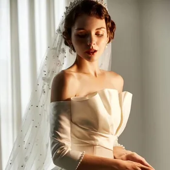 Бели разглобяеми ръкави Сватбена ръка украсяват сатенени прости перли маншети Едно рамо за елегантни булчински сватбени аксесоари 2022